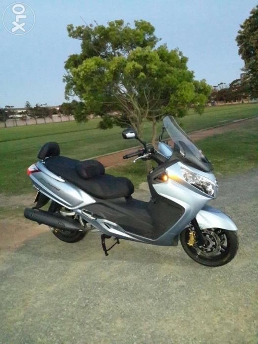 Sym. Scooter. 400i. Abs