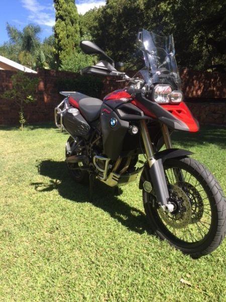 BMW F800 ADVENTURE 2013 almost new only 5961 km and comes with a free Garmin GPS!!