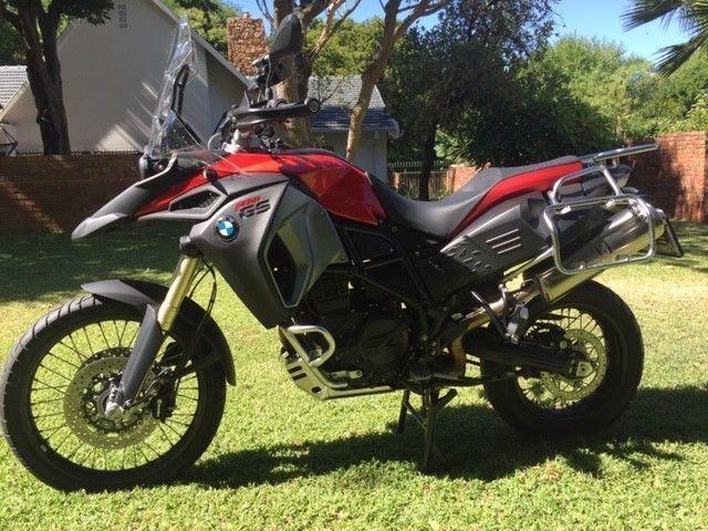 BMW F800 ADVENTURE 2013 almost new only 5961 km and comes with a free Garmin GPS!!