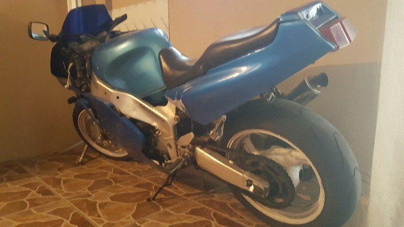 1995 Yamaha FZR 1000 GENNISIS DELTA BOX