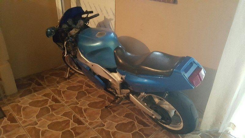 1995 Yamaha FZR 1000 GENNISIS DELTA BOX