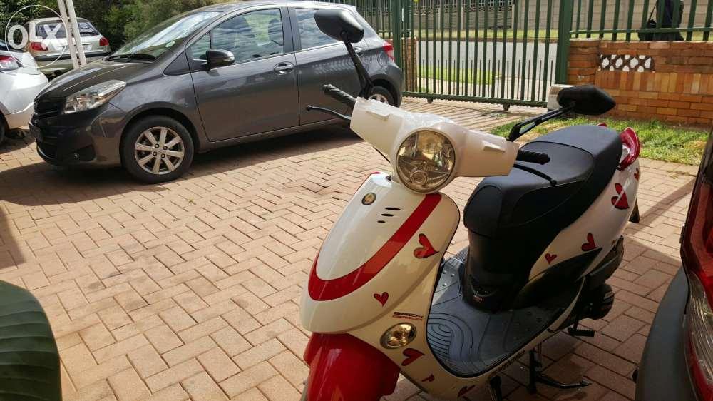 Gomoto 150 cc scooter
