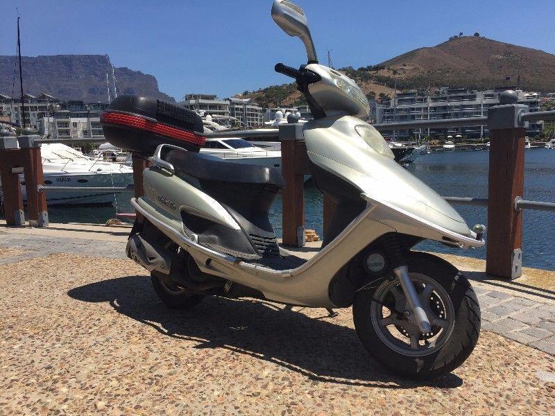 Motomia 125cc Scooter