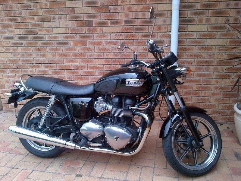 2010 TRIUMPH BONNEVILLE SPECIAL EDITION (SE) WITH EXTRAS (BEAUTIFUL CONDITION!)