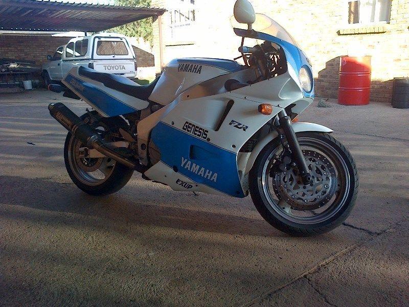1990 Yamaha FZR