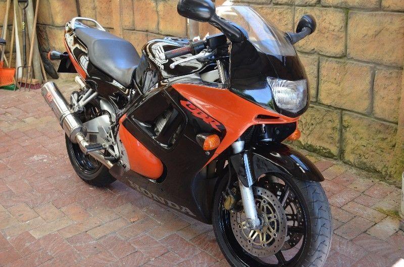 1999 Honda CBR 600 F3 for R30000 not neg