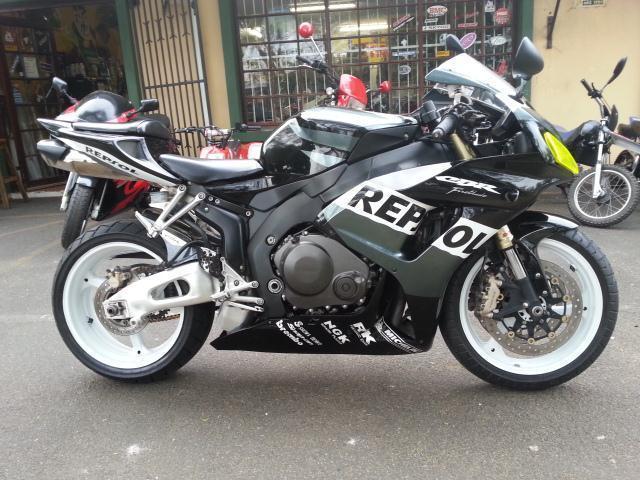 HONDA CBR 1000 @ TAZMAN MOTORCYCLES