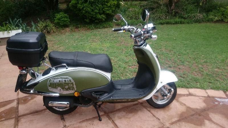 Go Moto 150 scooter Like new