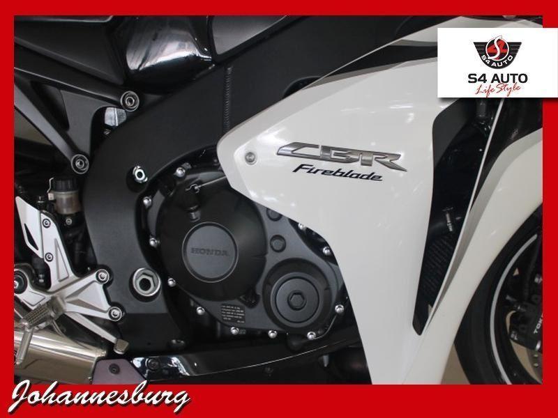 2010 HONDA Cbr 1000rr