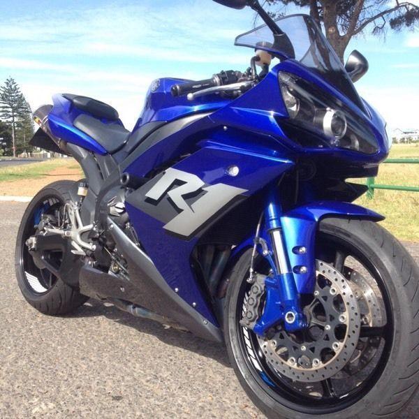 Yamaha YZF-R1, immaculate condition, tons of extras, termignoni full titanium exhaust system