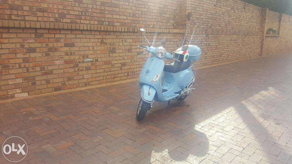 Vespa LX150 for sale - very good condition, low mileage!