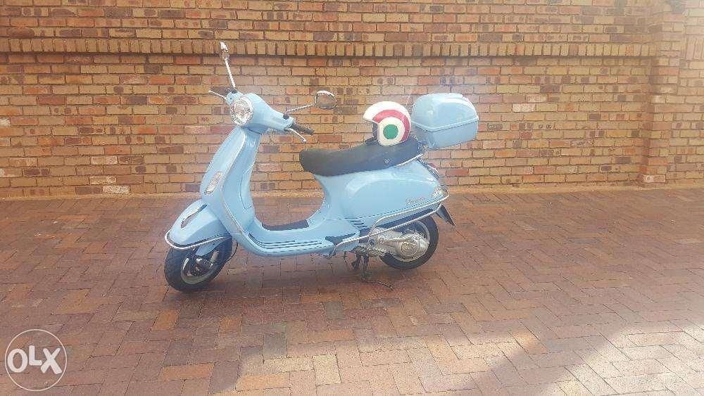 Vespa LX150 for sale - very good condition, low mileage!