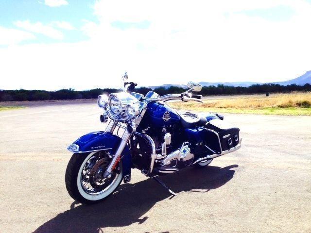 2011 Road King - immaculate - R85k++ extras - FSH