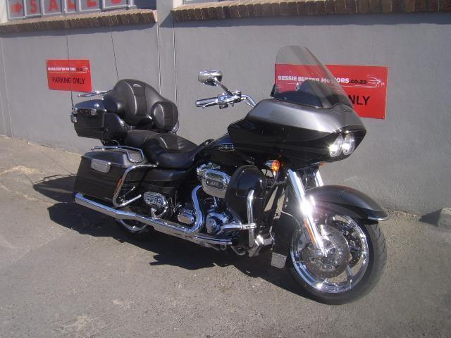 2011 HARLEY DAVIDSON CVO ROAD GLIDE ULTRA LIKE NEW!!!