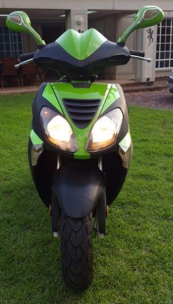 Jonway Scooter 150cc -With Top box - Good Condition