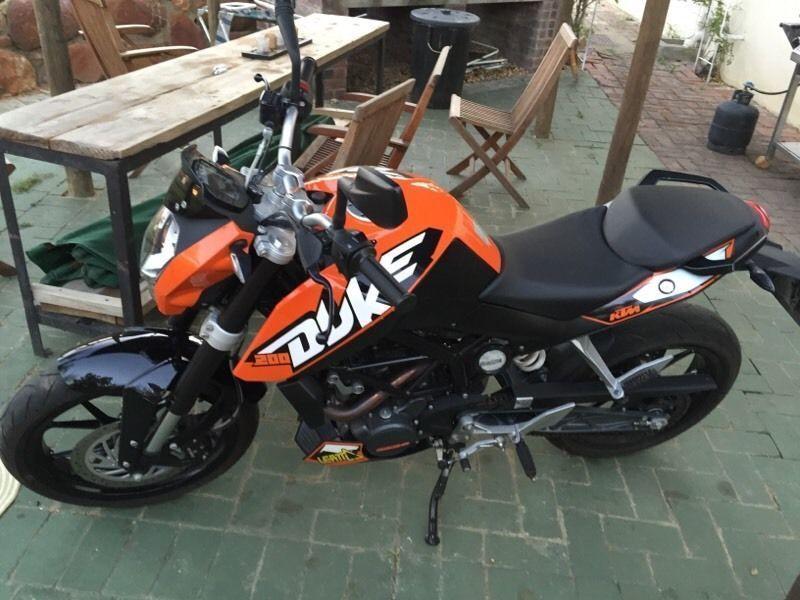 2013 KTM Duke 200 (akra)