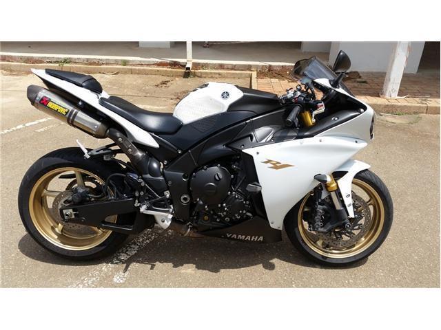 2012 Yamaha R1 big bang with FULL AKROPOVIC System