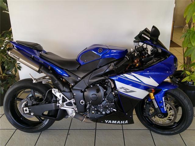 2011 YAMAHA YZF R1