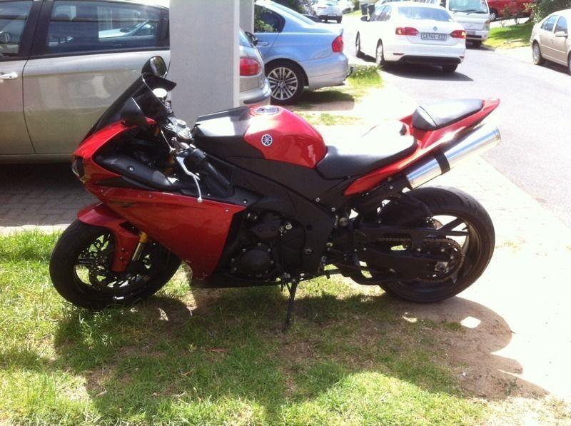 2009 Yamaha R1 Big Bang for sale!!!