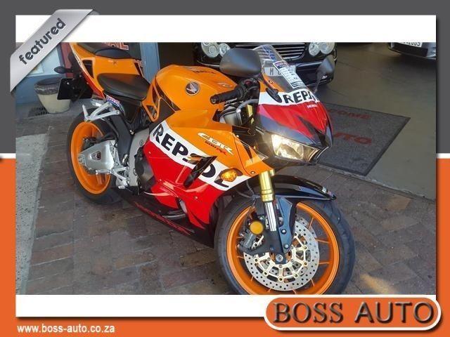 2015 Honda CBR 600RR , with 2500km available now!