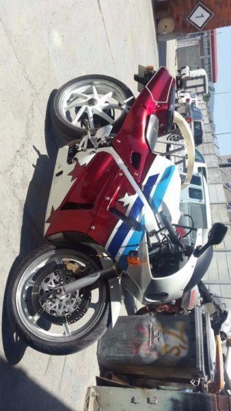 HONDA VFR 400 NC30 - GOOD CONDITION - RELIABLE AND WELL MAINTAINED