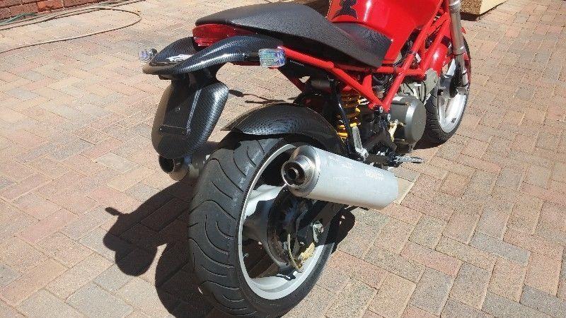 Ducati Monster 600. 2000 model