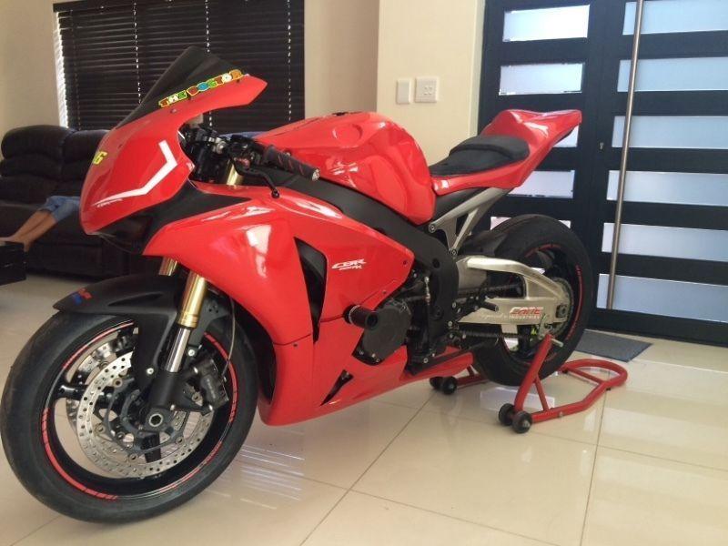 Honda cbr1000rr trackbike