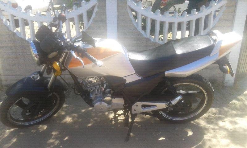 Rm 200 sport motorcycle like new one owner
