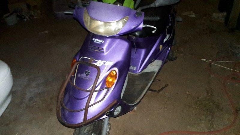 2 x Scooters for Sale 125cc for R6500 and 100cc for R5000