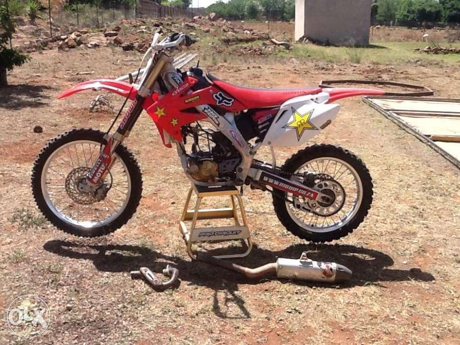 CRF 250 R Honda 2007 . stripping for parts