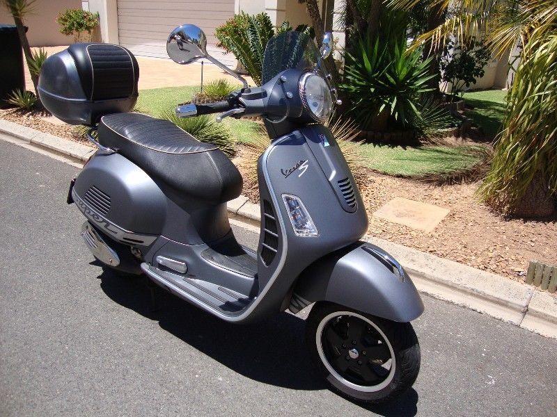 2011 Vespa GTS 300ie Super Sport - Immaculate - Only 25,000 Kms - Lots of Extras !!!!!!!!!!!!!!!