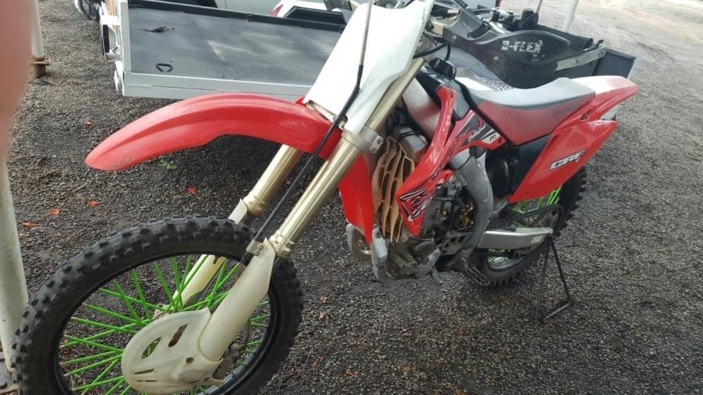 CRF 450. 2006 Model. Very good condition. Bargain