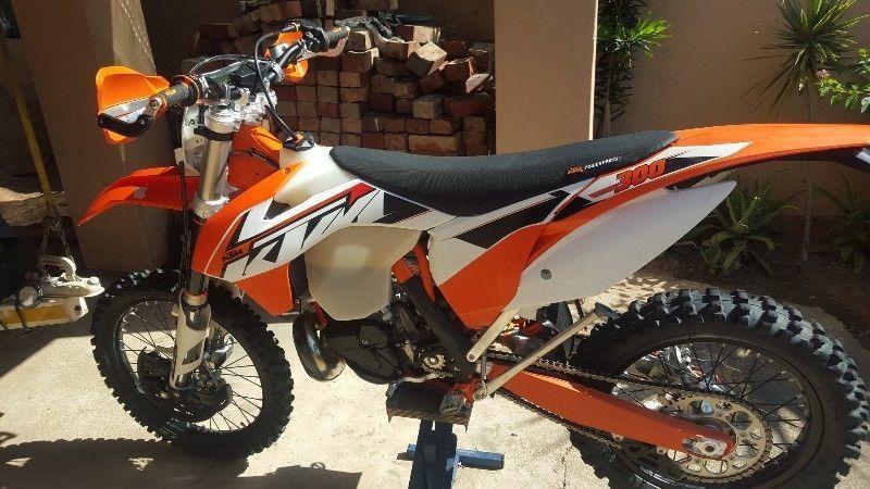 KTM 300 XC-W with only 8hrs