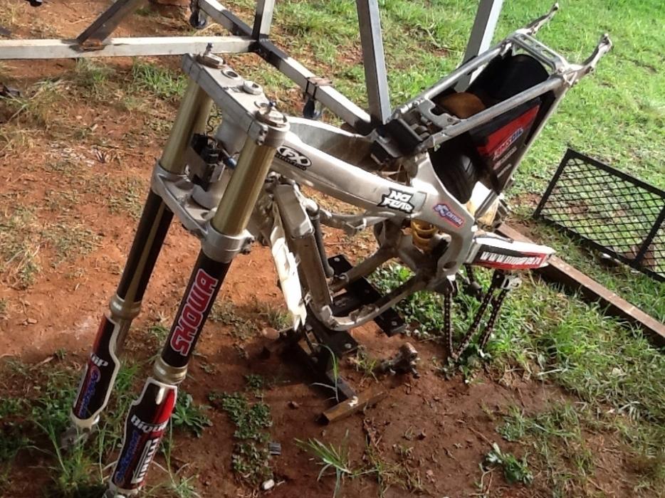 2007 Honda CRF 250 R . stripping for parts