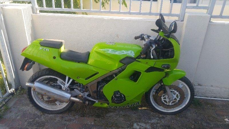 Yamaha FZR 250