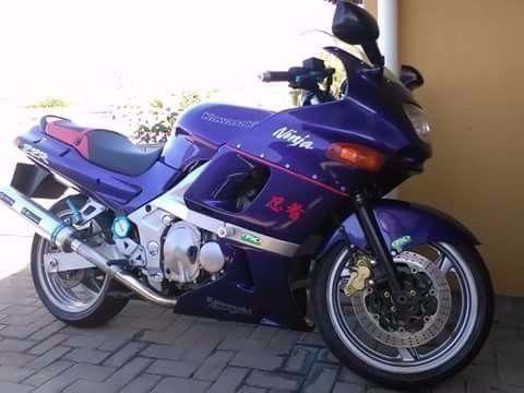 2003 Kawasaki Ninja ZZR 400 + New Helmet + NEW Rear Spare Tyre