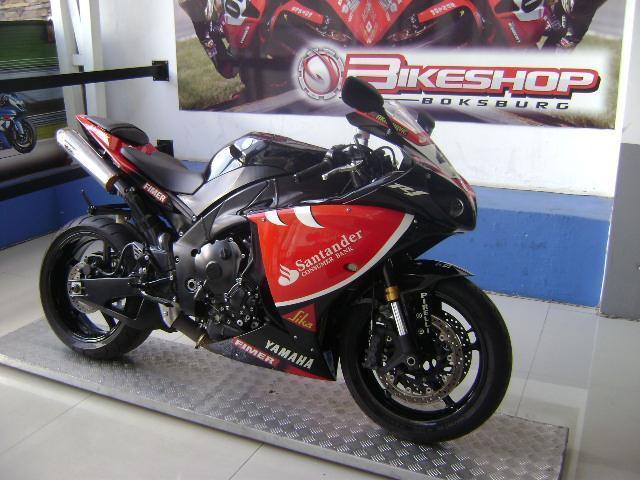 Yamaha YZF-R1 with 14353km available now!