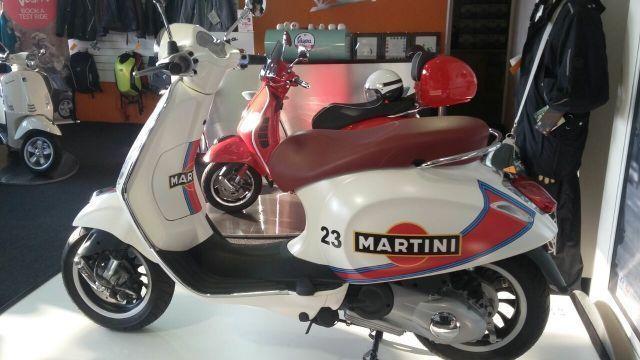 Vespa Primavera 150 - Custom Martini Racing