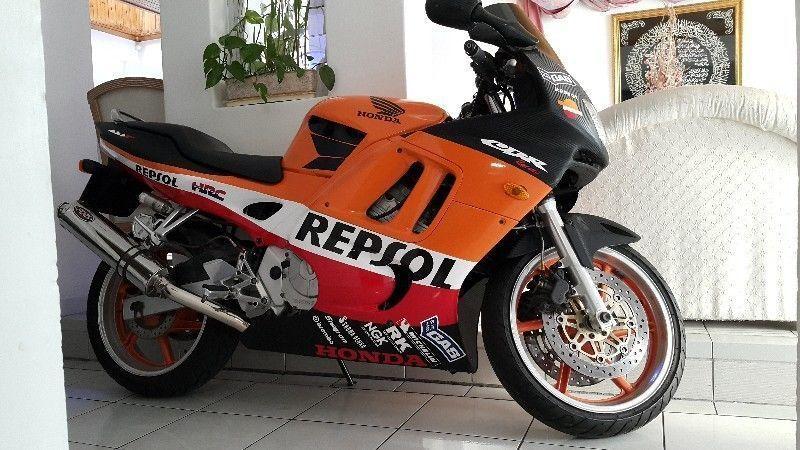 1999 Honda CBR