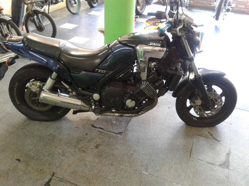 Yamaha FZX 750cc xxx moto cycle