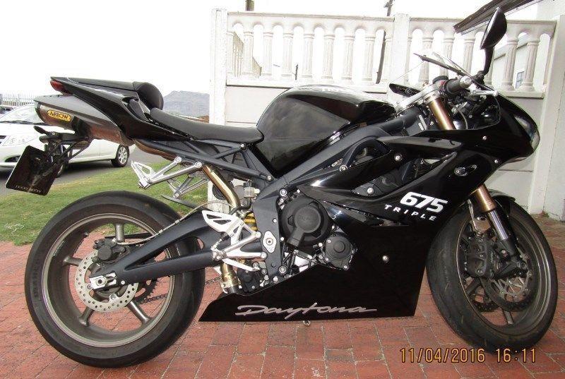2009 Triumph Daytona 675 with only 5000 kms on the clock 2009