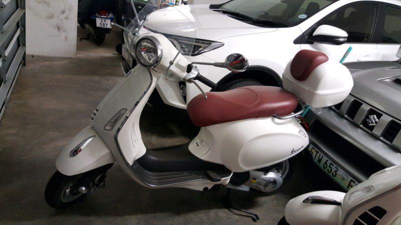2015 Vespa 150 Primavera 3V - White / Maroon Seat - Like New - Under 2