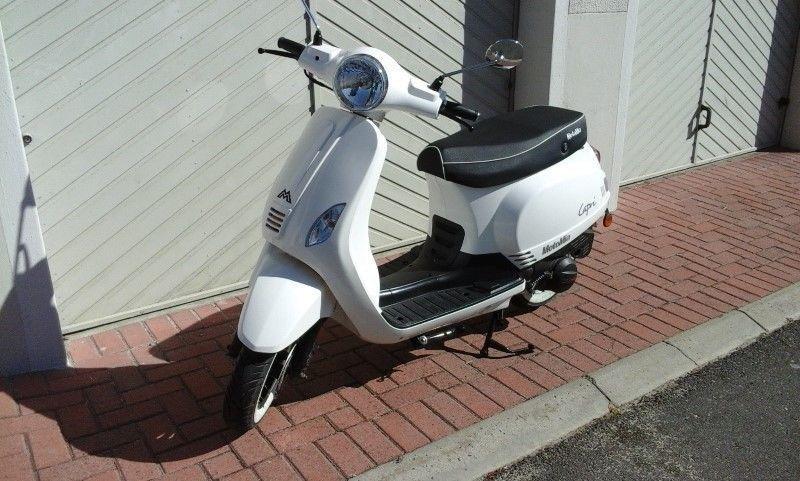 2015 Motomia Capri 150cc Retro Vespa lookalike, fully automatic- twist and go- As new, only 115km's