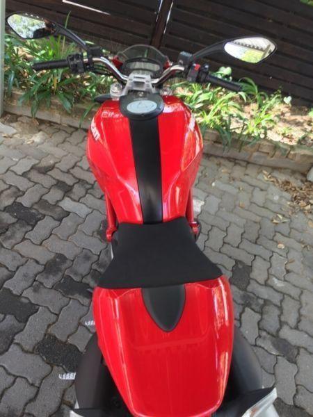 Ducati 696 2012