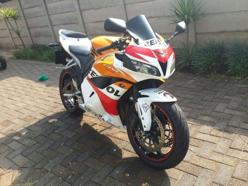 2010 CBR 600RR, superbike, done 25000km