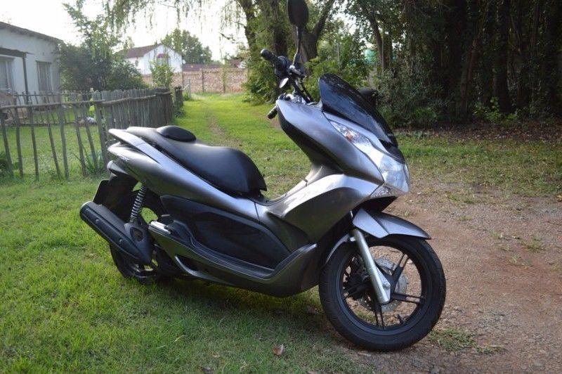 2014 Honda PCX, great condition!