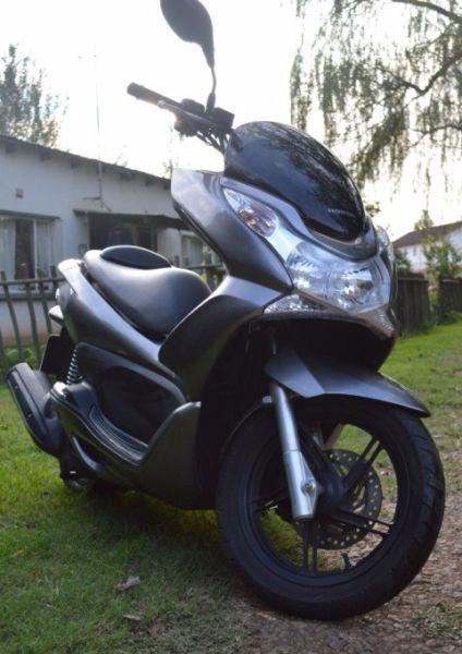 2014 Honda PCX, great condition!