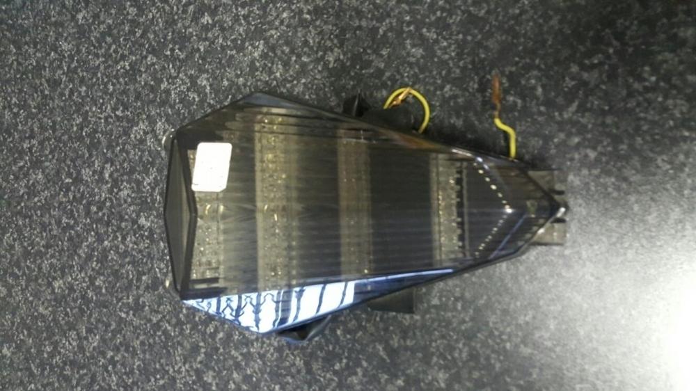 06/07 R6 taillight