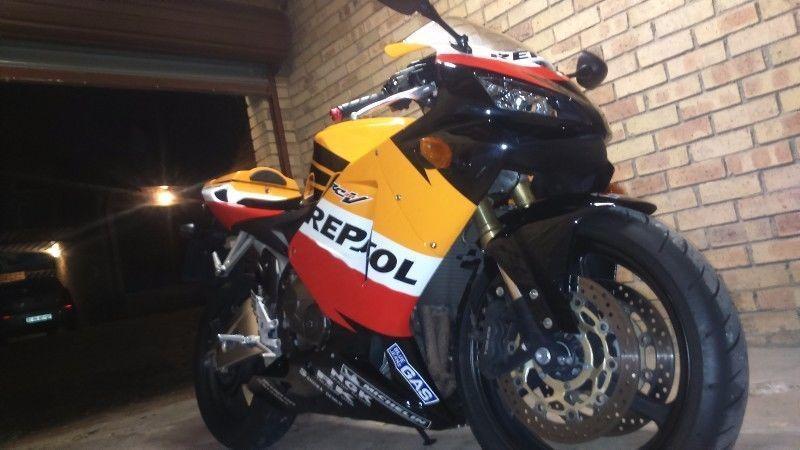 2006 Honda CBR 600 RR with extremely low km's