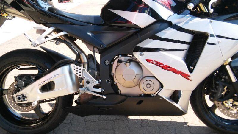 2006 CBR 600RR IMMACULATE CONDITION LOW KILOS